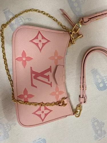 Click to view full screen Louis Vuitton M82346 Easy Pouch photo review
